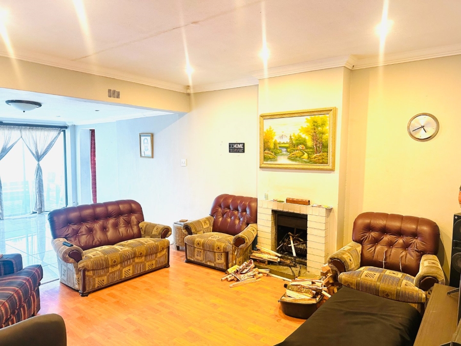 To Let 3 Bedroom Property for Rent in Loerie Park Western Cape